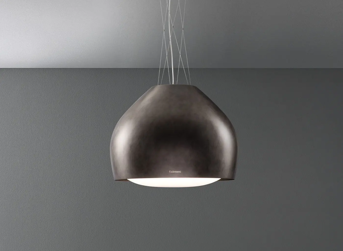 Moderne ästhetische Lampe in einem grauen Raum